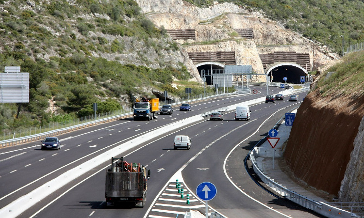 Casi el 70% de los españoles cambiaría su ruta a carreteras secundarias si tuviese que pagar por las autovías