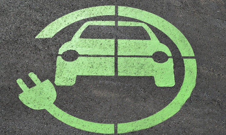Los 2 problemas que España debe resolver para impulsar el coche eléctrico, según la CEO de Peugeot