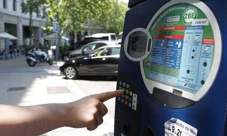 Madrid extenderá los parquímetros a 20 barrios fuera de la M-30 y cobrará según la polución