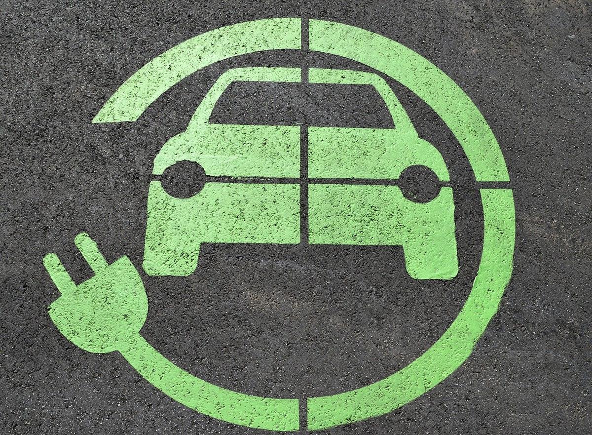 Endesa acelera el despliegue de puntos de recarga para coches eléctricos en España con la ayuda del Banco Europeo de Inversiones