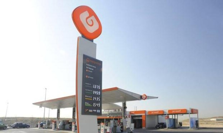 Las gasolineras de autónomos independientes sirven ya más combustible que las estaciones de grandes marcas