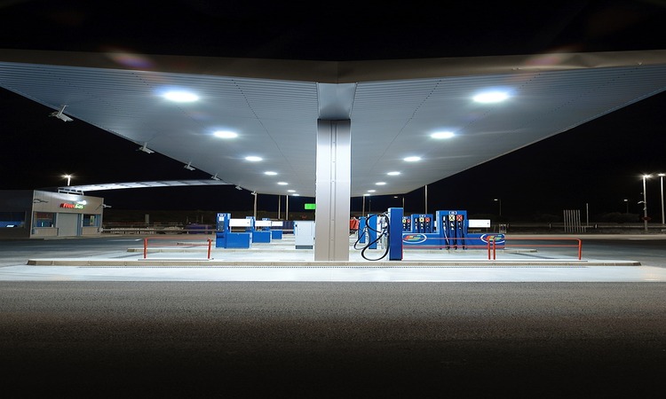 El sector define la gasolinera del futuro: un espacio digitalizado, multi conectado y con diversidad de servicios