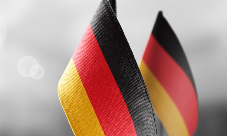 Giro en Europa: Alemania presiona para relajar las emisiones y frenar el fin del motor de combustión