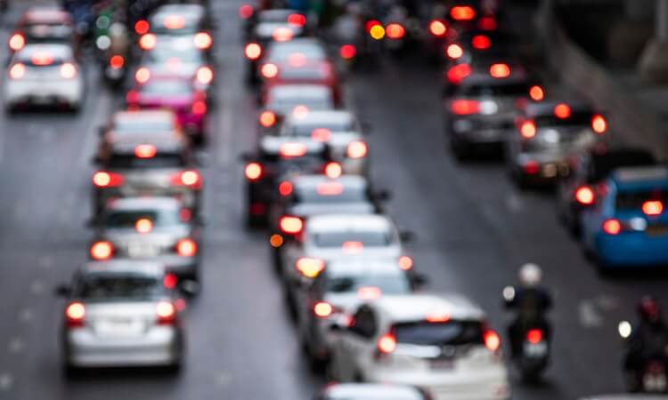 Las cuatro comunidades que bajan la media de edad de los coches en España (y las más envejecidas)