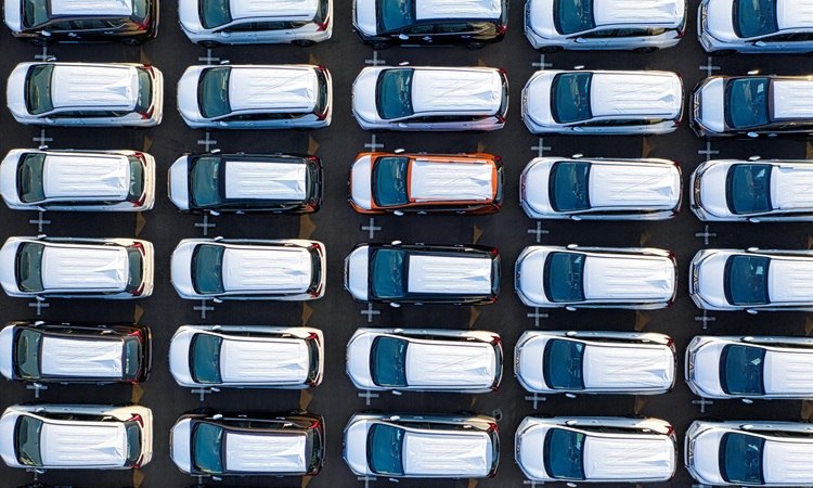 El precio de los coches en Europa se dispara un 36% mientras los salarios españoles suben un 11%