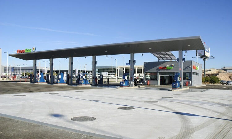 El número de gasolineras desciende por primera vez en España