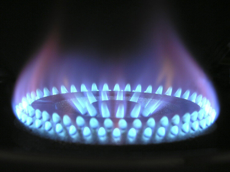 El gas hace su 'agosto': sube un 48% en un mes y encarecerá un 25% el precio de la luz