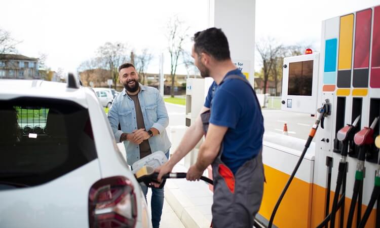 Las gasolineras estiman que el precio del litro de gasóleo subirá de golpe 24,20 céntimos este 1 de octubre