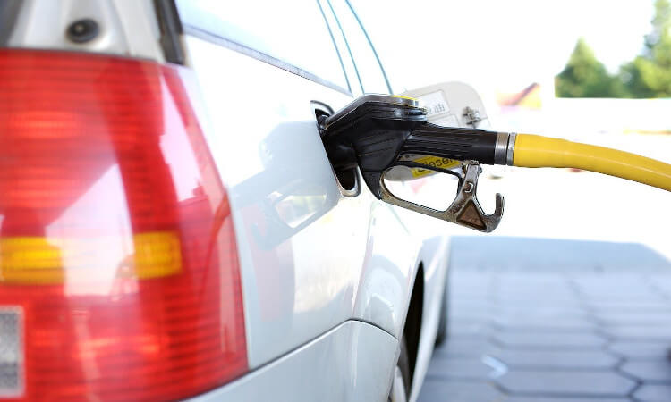 El precio de los carburantes prosigue su escalada y repunta ya un 7% desde noviembre